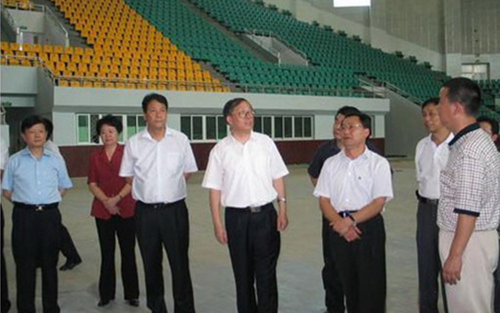 时任湖北省委书记、省人大主任李鸿忠视察不朽情缘集团武当山体育馆项目部