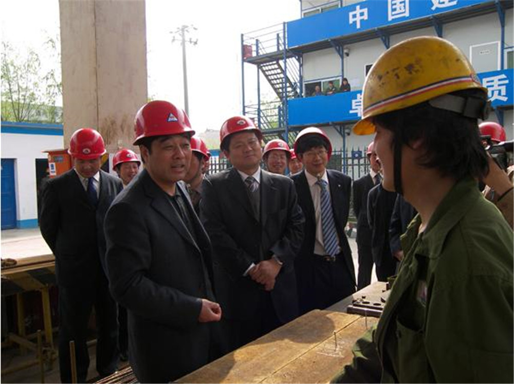 20十堰市副市长梁祥瑞视察西安公司项目部