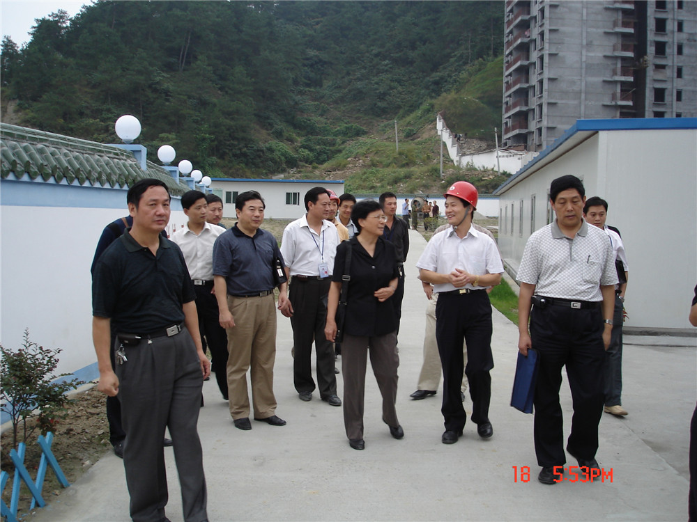 16湖北省建设厅副厅长武孟灵视察视察不朽情缘集团十堰市游泳馆项目部