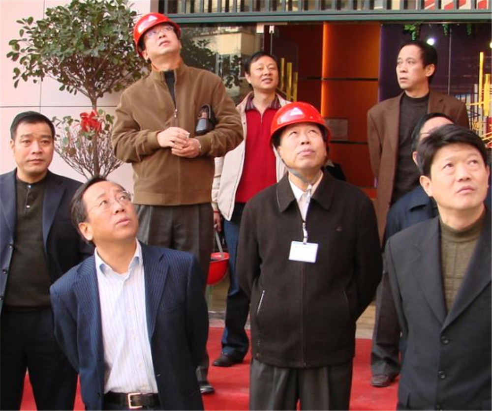 14时任湖北省建设厅厅长杨晓波旅行不朽情缘雅荷大厦